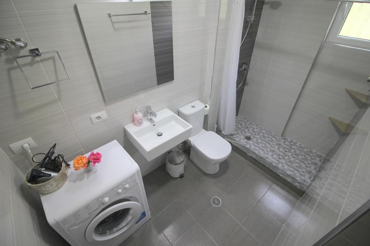 Kosta'S City Apartment Sarandë Esterno foto