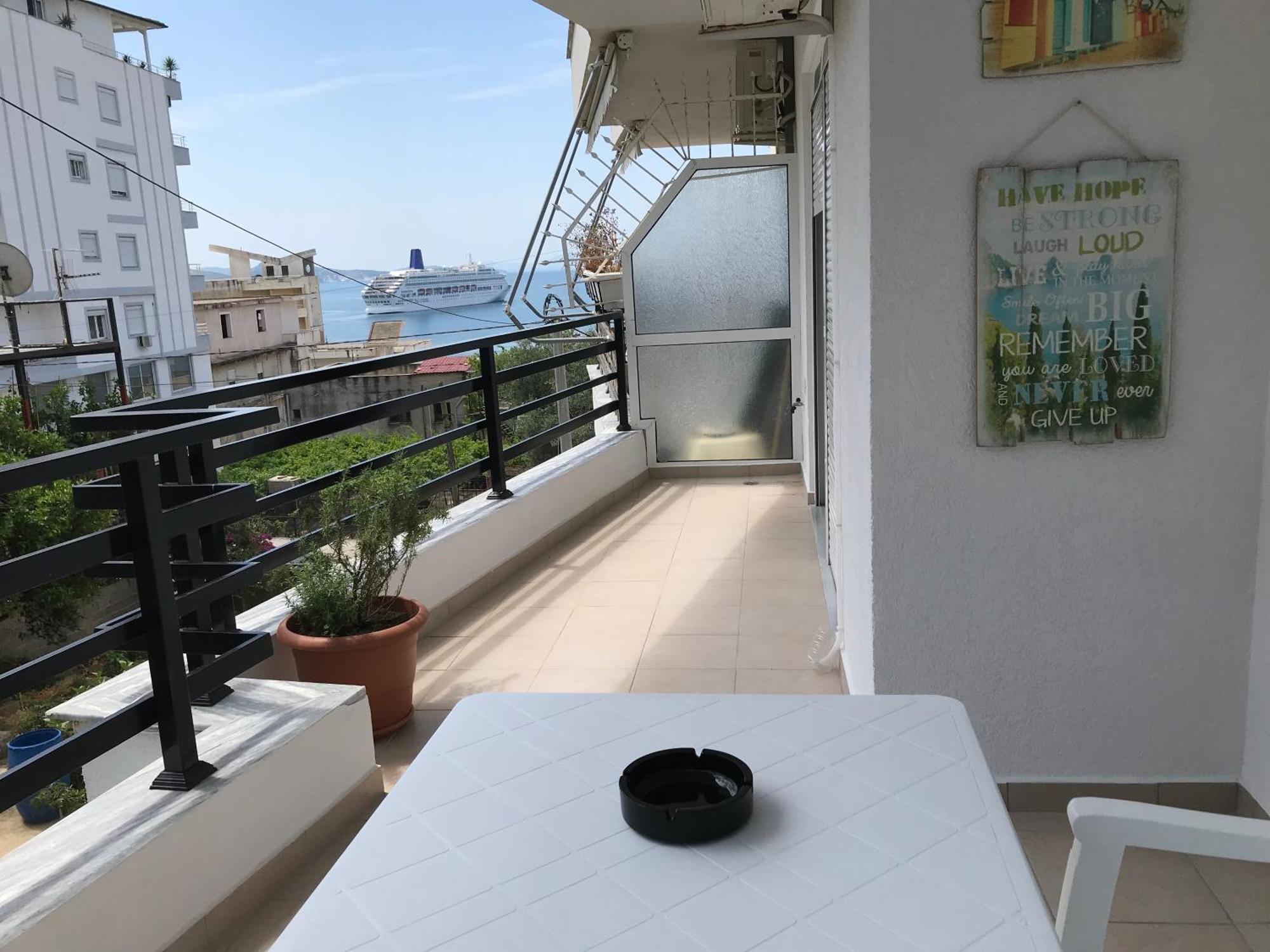 Kosta'S City Apartment Sarandë Esterno foto